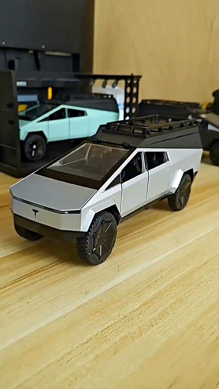 1:24 Scale tesla CYBERTRUCK camping RV Alloy diecast Toy Model with Sound, Light & Spring