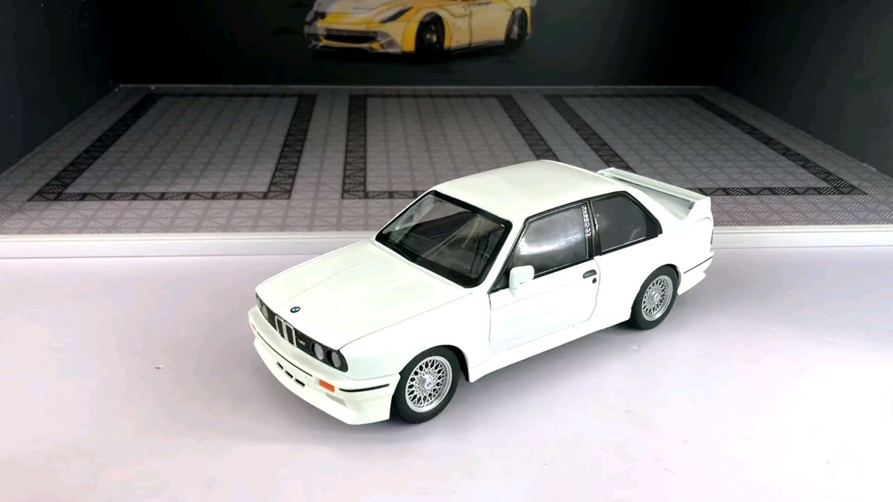 1:24 BMW M3 E30 Supercar Alloy Car Model Sound And Light Pull Back