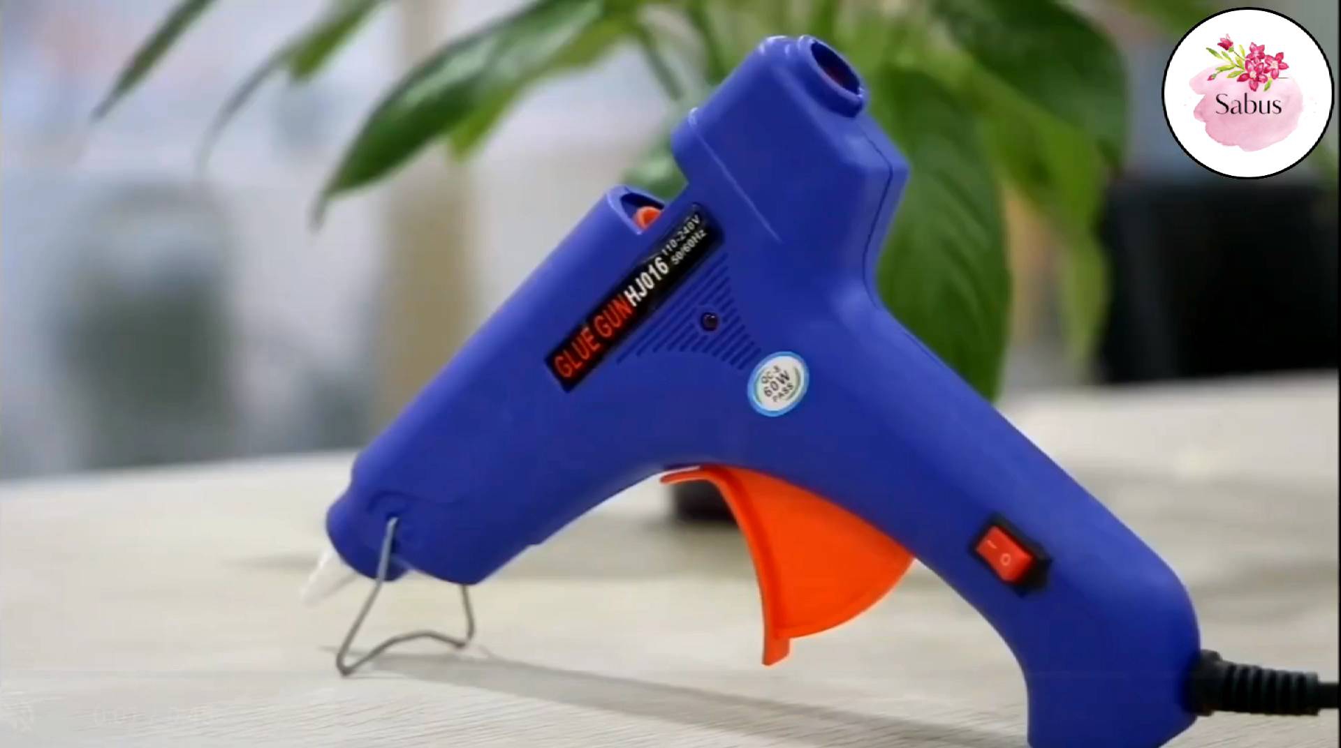 Premium Hot Glue Gun + 5 Free Glue Sticks – Fast Heating, Strong Bonding, Perfect for DIY & Crafts