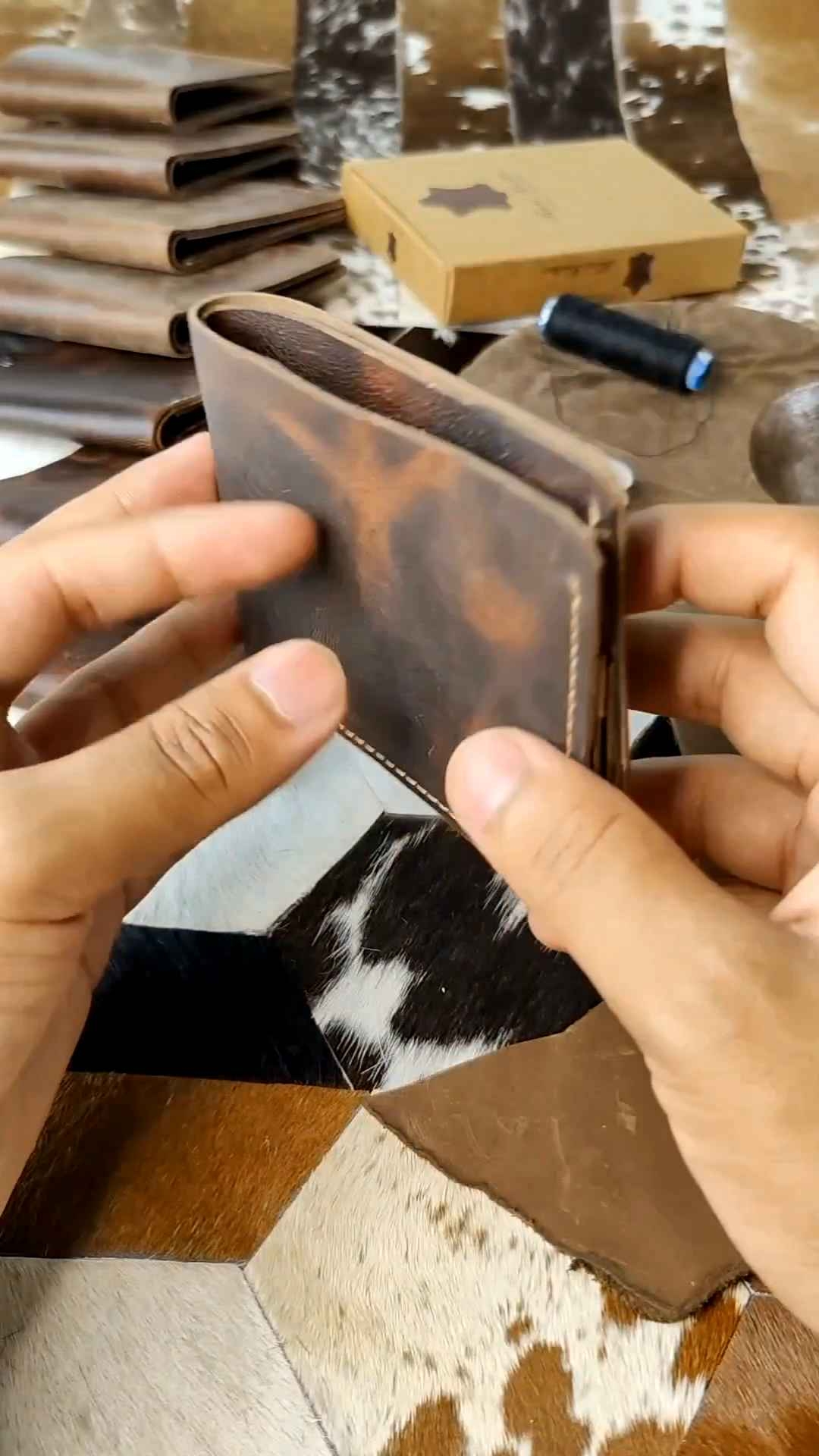 Premium Crazy Horse Leather Men's Wallet with RFID Protection - Stylish Bifold Design, Handcrafted Quality