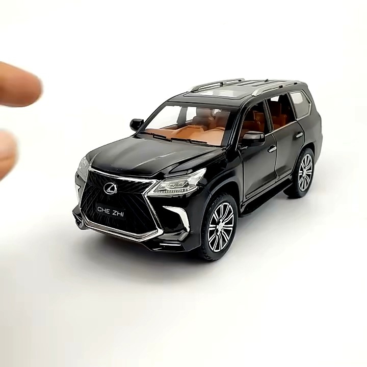 1:24 Diecast Metal Body Lexus LX570 alloy model