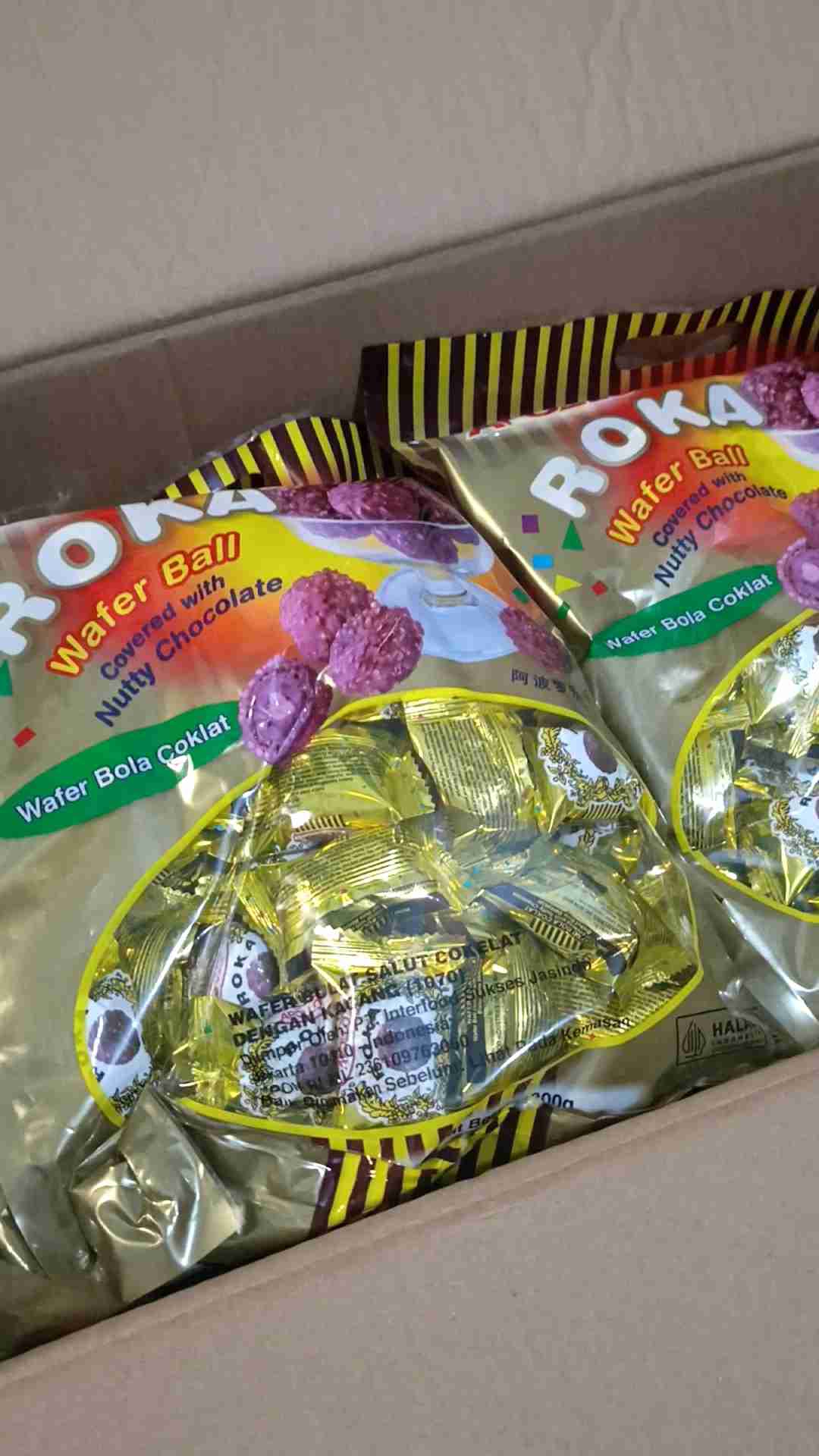 Shaffof pantiesdagi qizning fotosurati, josuslik qildi