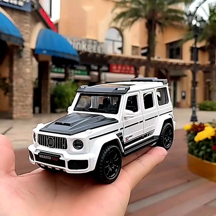 1:32 Diecast Mercedes-Benz G700 Brabus alloy car model light sound